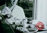 Immagine di Alien internamento centro facility da pranzo Crystal City Texas USA, 1943, secondo 31 filmato di repertorio 65675072068