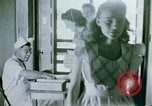Immagine di Alien internamento centro facility da pranzo Crystal City Texas USA, 1943, secondo 35 filmato di repertorio 65675072068