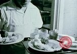 Immagine di Alien internamento centro facility da pranzo Crystal City Texas USA, 1943, secondo 46 filmato di repertorio 65675072068