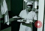 Immagine di Alien internamento centro facility da pranzo Crystal City Texas USA, 1943, secondo 48 filmato di repertorio 65675072068
