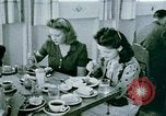 Immagine di Alien internamento centro facility da pranzo Crystal City Texas USA, 1943, secondo 50 filmato di repertorio 65675072068