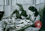 Immagine di Alien internamento centro facility da pranzo Crystal City Texas USA, 1943, secondo 52 filmato di repertorio 65675072068