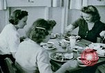 Immagine di Alien internamento centro facility da pranzo Crystal City Texas USA, 1943, secondo 55 filmato di repertorio 65675072068