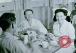 Immagine di Alien internamento centro facility da pranzo Crystal City Texas USA, 1943, secondo 60 filmato di repertorio 65675072068
