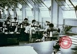Standbild Alien Internierung nähen Projekte Crystal City Texas USA, 1943, aus Sekunde 37 historischem Filmmaterial Videoclip 65675072071