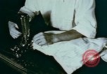 Standbild Alien Internierung nähen Projekte Crystal City Texas USA, 1943, aus Sekunde 46 historischem Filmmaterial Videoclip 65675072071