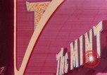 Standbild Vintage Leuchtreklamen von Las Vegas Casinos Las Vegas Nevada USA, 1958, aus Sekunde 4 historischem Filmmaterial Videoclip 65675072080