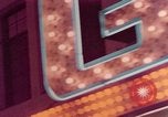 Standbild Vintage Leuchtreklamen von Las Vegas Casinos Las Vegas Nevada USA, 1958, aus Sekunde 6 historischem Filmmaterial Videoclip 65675072080