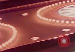Standbild Vintage Leuchtreklamen von Las Vegas Casinos Las Vegas Nevada USA, 1958, aus Sekunde 15 historischem Filmmaterial Videoclip 65675072080