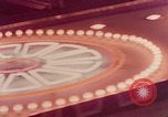 Standbild Vintage Leuchtreklamen von Las Vegas Casinos Las Vegas Nevada USA, 1958, aus Sekunde 16 historischem Filmmaterial Videoclip 65675072080