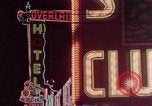 Standbild Leuchtreklamen von Las Vegas Kasinos und Hotels Las Vegas Nevada USA, 1958, aus Sekunde 23 historischem Filmmaterial Videoclip 65675072081