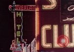 Standbild Leuchtreklamen von Las Vegas Kasinos und Hotels Las Vegas Nevada USA, 1958, aus Sekunde 24 historischem Filmmaterial Videoclip 65675072081