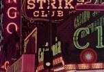 Standbild Leuchtreklamen von Las Vegas Kasinos und Hotels Las Vegas Nevada USA, 1958, aus Sekunde 26 historischem Filmmaterial Videoclip 65675072081