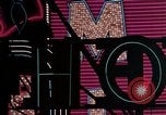 Standbild Leuchtreklamen von Las Vegas Kasinos und Hotels Las Vegas Nevada USA, 1958, aus Sekunde 30 historischem Filmmaterial Videoclip 65675072081
