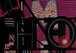 Standbild Leuchtreklamen von Las Vegas Kasinos und Hotels Las Vegas Nevada USA, 1958, aus Sekunde 32 historischem Filmmaterial Videoclip 65675072081