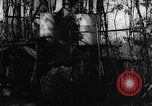 Immagine di Ufficio di presidenza del divieto di distruggere gli agenti di una distilleria di whisky United States USA, 1932, secondo 16 filmato di repertorio 65675072090
