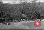 Immagine di Ufficio di presidenza del divieto di distruggere gli agenti di una distilleria di whisky United States USA, 1932, secondo 41 filmato di repertorio 65675072090
