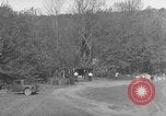 Immagine di Ufficio di presidenza del divieto di distruggere gli agenti di una distilleria di whisky United States USA, 1932, secondo 43 filmato di repertorio 65675072090