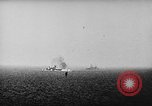 Immagine di Marina degli Stati Uniti Task Force 58 Okinawa isole Ryukyu, 1945, secondo 21 filmato di repertorio 65675072093