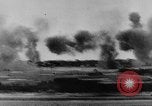 Immagine di Marina degli Stati Uniti Task Force 58 Okinawa isole Ryukyu, 1945, secondo 56 filmato di repertorio 65675072093