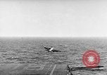 Standbild US Navy Task Force 58 Okinawa Ryukyu Inseln, 1945, aus Sekunde 20 historischem Filmmaterial Videoclip 65675072094
