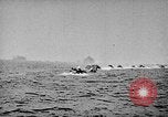 Immagine di Marina degli Stati Uniti Task Force 58 nella seconda guerra mondiale Okinawa isole Ryukyu, 1945, secondo 4 filmato di repertorio 65675072095