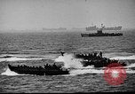 Immagine di Marina degli Stati Uniti Task Force 58 nella seconda guerra mondiale Okinawa isole Ryukyu, 1945, secondo 16 filmato di repertorio 65675072095
