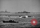 Immagine di Marina degli Stati Uniti Task Force 58 nella seconda guerra mondiale Okinawa isole Ryukyu, 1945, secondo 17 filmato di repertorio 65675072095