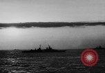 Immagine di Marina degli Stati Uniti Task Force 58 nella seconda guerra mondiale Okinawa isole Ryukyu, 1945, secondo 62 filmato di repertorio 65675072095