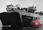 Immagine di Marina degli Stati Uniti Task Force 58 Okinawa isole Ryukyu, 1945, secondo 6 filmato di repertorio 65675072097