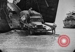 Immagine di Marina degli Stati Uniti Task Force 58 Okinawa isole Ryukyu, 1945, secondo 11 filmato di repertorio 65675072097
