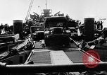 Immagine di Marina degli Stati Uniti Task Force 58 Okinawa isole Ryukyu, 1945, secondo 21 filmato di repertorio 65675072097