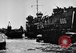 Immagine di Marina degli Stati Uniti Task Force 58 Okinawa isole Ryukyu, 1945, secondo 24 filmato di repertorio 65675072097