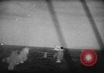 Immagine di Marina degli Stati Uniti Task Force 58 Okinawa isole Ryukyu, 1945, secondo 30 filmato di repertorio 65675072097