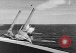 Immagine di Marina degli Stati Uniti Task Force 58 Okinawa isole Ryukyu, 1945, secondo 46 filmato di repertorio 65675072097