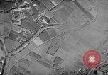 Image Nuage Blanc airdrome Canton en Chine, 1943, de la seconde 30 séquences d'archives historiques vidéo 65675072106