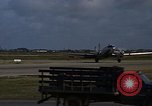 Standbild Flugzeuge Vietnam, 1968, aus Sekunde 52 historischem Filmmaterial Videoclip 65675072135