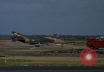 Standbild Flugzeuge Vietnam, 1968, aus Sekunde 58 historischem Filmmaterial Videoclip 65675072135