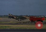 Standbild Flugzeuge Vietnam, 1968, aus Sekunde 59 historischem Filmmaterial Videoclip 65675072135