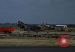 Standbild Flugzeuge Vietnam, 1968, aus Sekunde 62 historischem Filmmaterial Videoclip 65675072135
