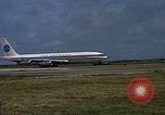 Standbild verschiedene Flugzeuge Vietnam, 1968, aus Sekunde 8 historischem Filmmaterial Videoclip 65675072136