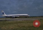 Standbild verschiedene Flugzeuge Vietnam, 1968, aus Sekunde 10 historischem Filmmaterial Videoclip 65675072136