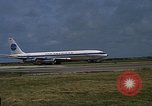 Standbild verschiedene Flugzeuge Vietnam, 1968, aus Sekunde 11 historischem Filmmaterial Videoclip 65675072136