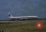 Standbild verschiedene Flugzeuge Vietnam, 1968, aus Sekunde 15 historischem Filmmaterial Videoclip 65675072136