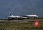 Standbild verschiedene Flugzeuge Vietnam, 1968, aus Sekunde 16 historischem Filmmaterial Videoclip 65675072136