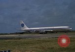 Standbild verschiedene Flugzeuge Vietnam, 1968, aus Sekunde 17 historischem Filmmaterial Videoclip 65675072136