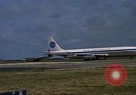 Standbild verschiedene Flugzeuge Vietnam, 1968, aus Sekunde 19 historischem Filmmaterial Videoclip 65675072136