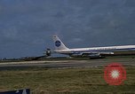 Standbild verschiedene Flugzeuge Vietnam, 1968, aus Sekunde 20 historischem Filmmaterial Videoclip 65675072136