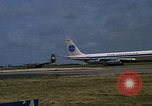 Standbild verschiedene Flugzeuge Vietnam, 1968, aus Sekunde 21 historischem Filmmaterial Videoclip 65675072136