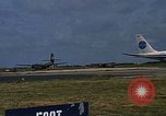 Standbild verschiedene Flugzeuge Vietnam, 1968, aus Sekunde 29 historischem Filmmaterial Videoclip 65675072136